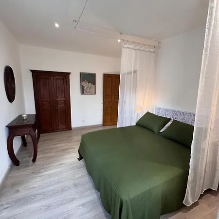 Au Coeur Du Village Apartment