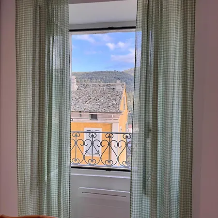 Au Coeur Du Village Apartment